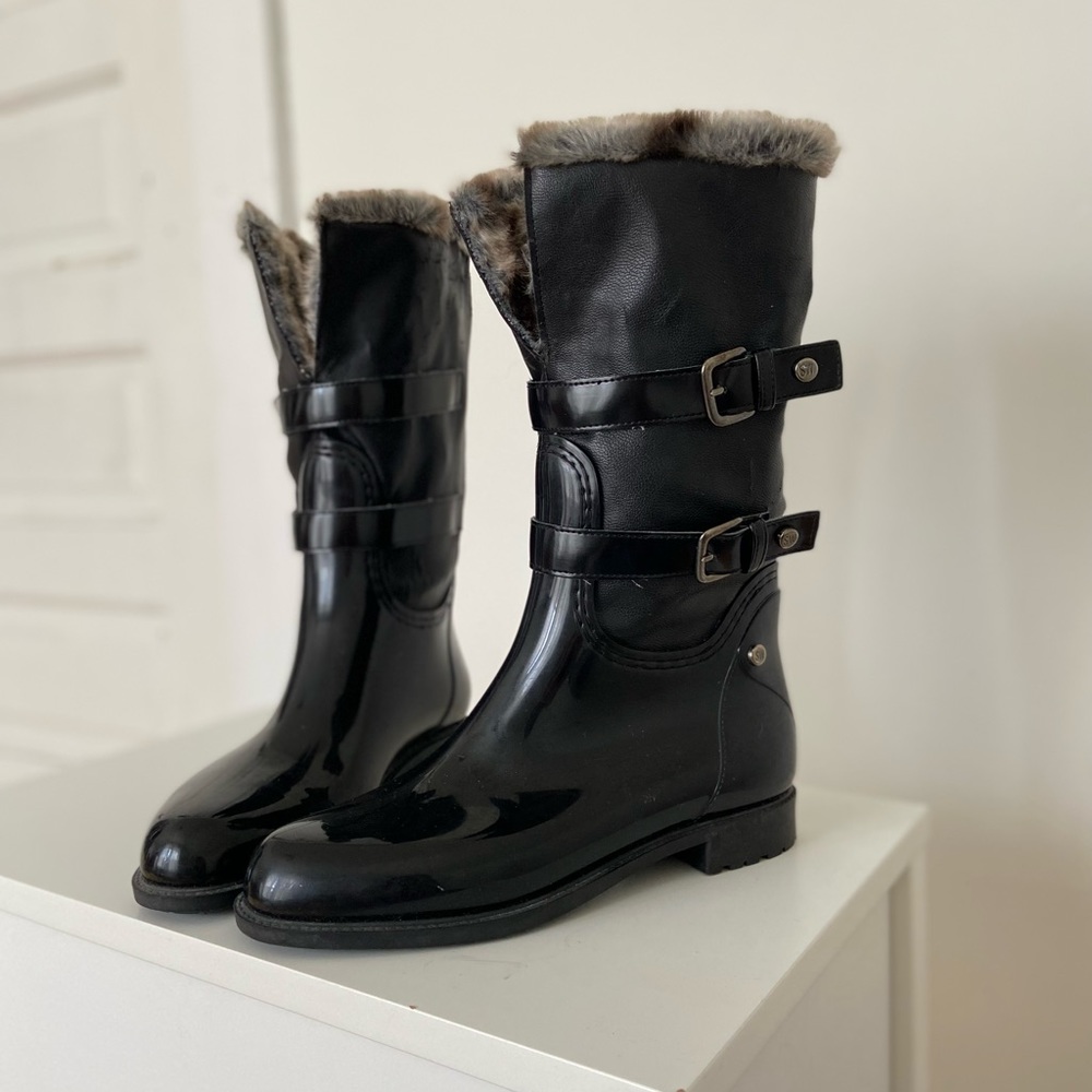 Stuart Weitzman Snowflake Faux Fur Lined Leather Rubber Rain Boots size 9